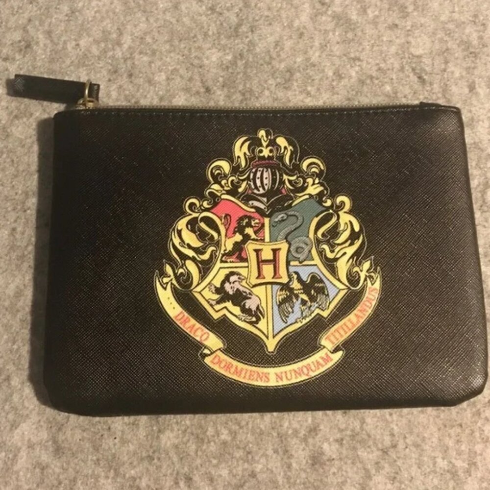 Small Harry Potter zipper pouch ~ Hogwarts Crest HP makeup cosmetic bag black